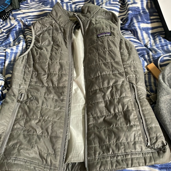 Patagonia nanopuff vest - gray XS - like new - Picture 1 of 4